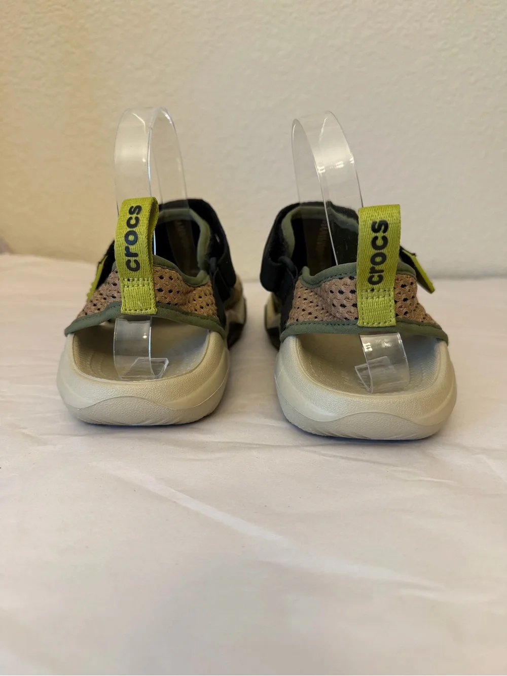 CROCS swiftwater Men's Tan Mesh Sandal with Olive & Black Accents Sz 7